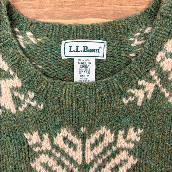 L.L. Bean Vintage Green and Cream Snowflake Sweater - Picture 4 of 4